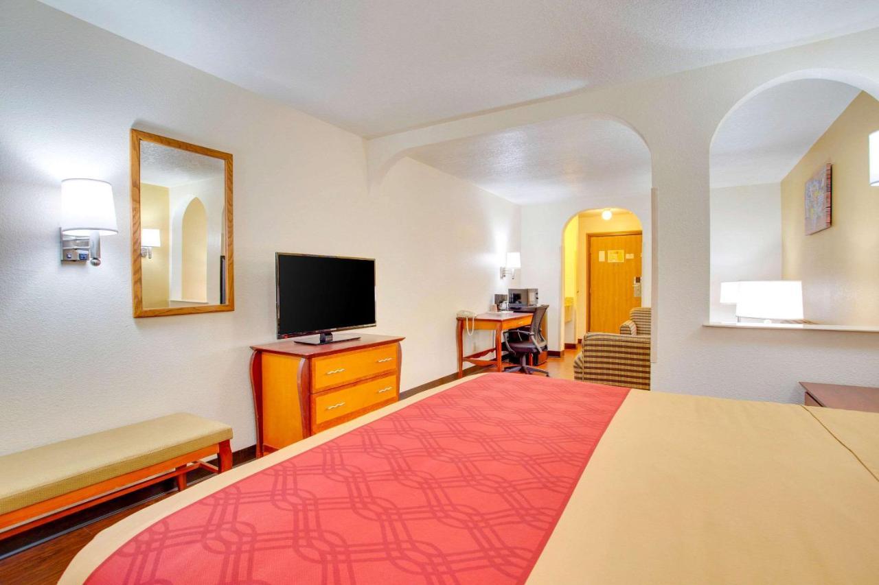Econo Lodge Inn & Suites Albuquerque East I-40 Eubank Exit Eksteriør bilde