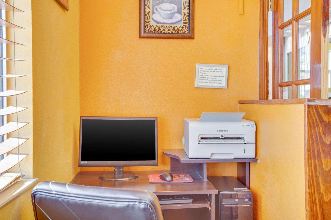 Econo Lodge Inn & Suites Albuquerque East I-40 Eubank Exit Eksteriør bilde