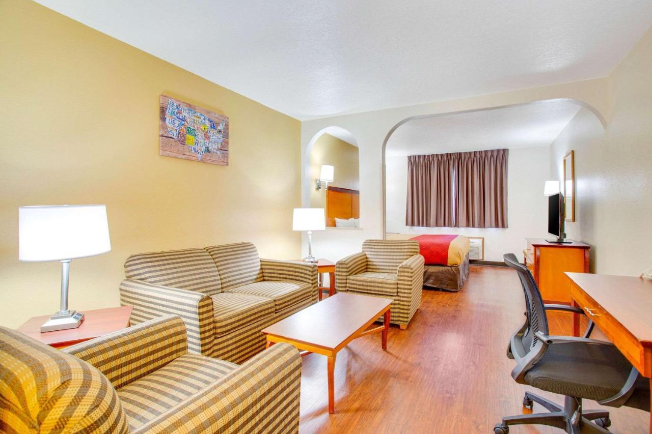 Econo Lodge Inn & Suites Albuquerque East I-40 Eubank Exit Eksteriør bilde