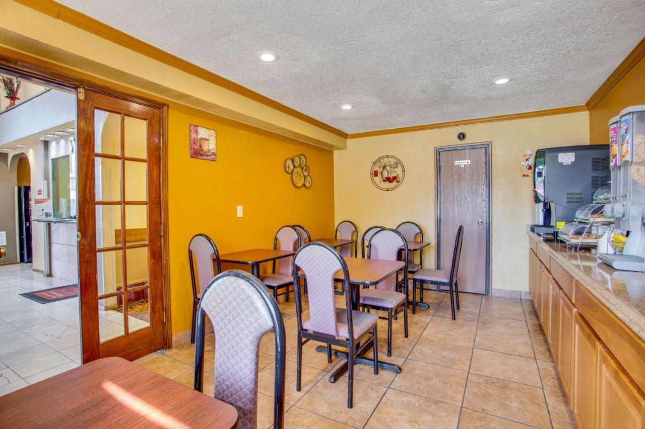 Econo Lodge Inn & Suites Albuquerque East I-40 Eubank Exit Eksteriør bilde