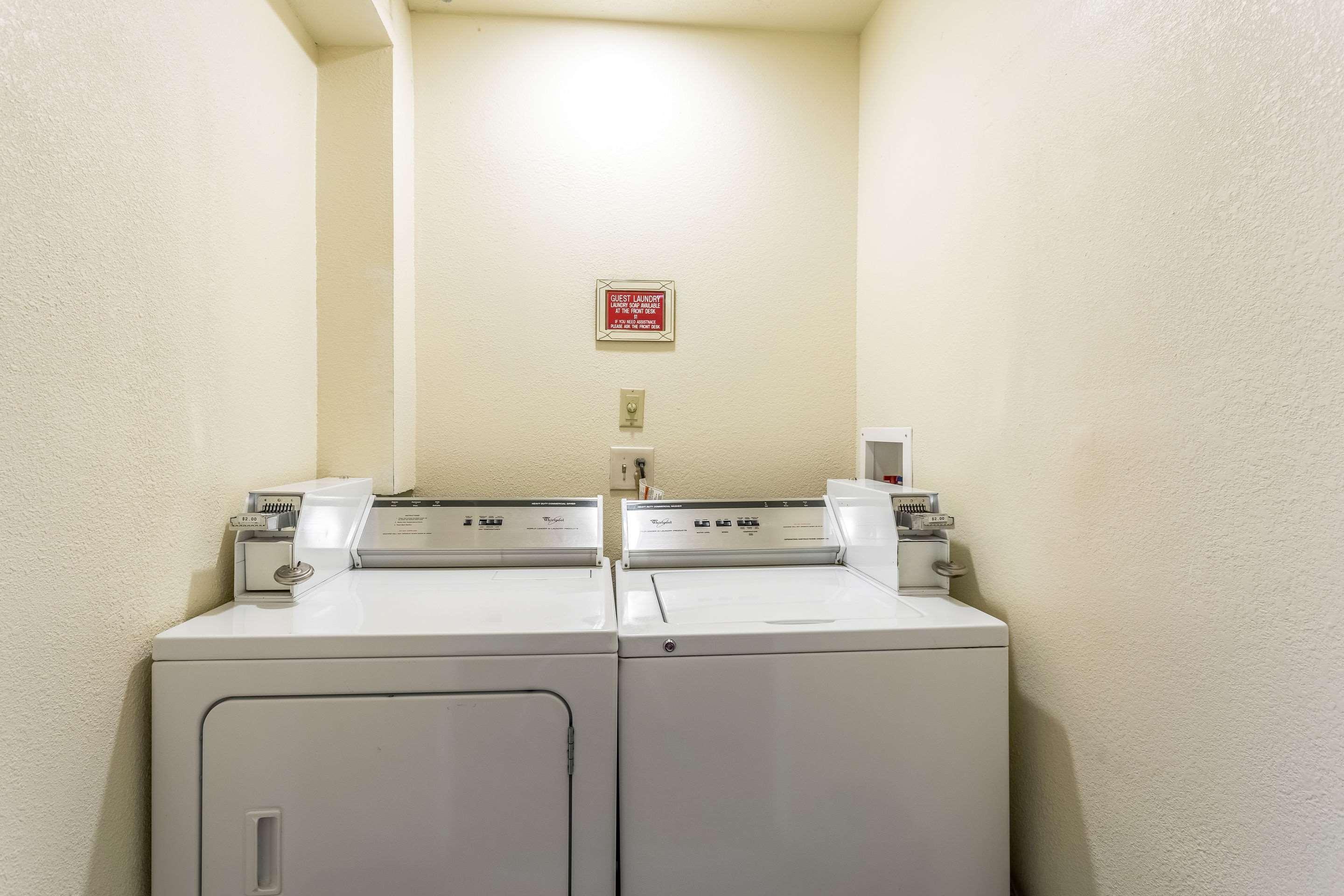 Econo Lodge Inn & Suites Albuquerque East I-40 Eubank Exit Eksteriør bilde