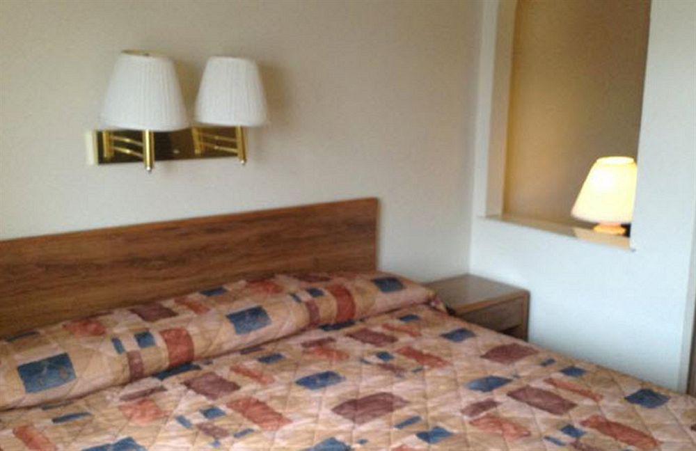 Econo Lodge Inn & Suites Albuquerque East I-40 Eubank Exit Eksteriør bilde