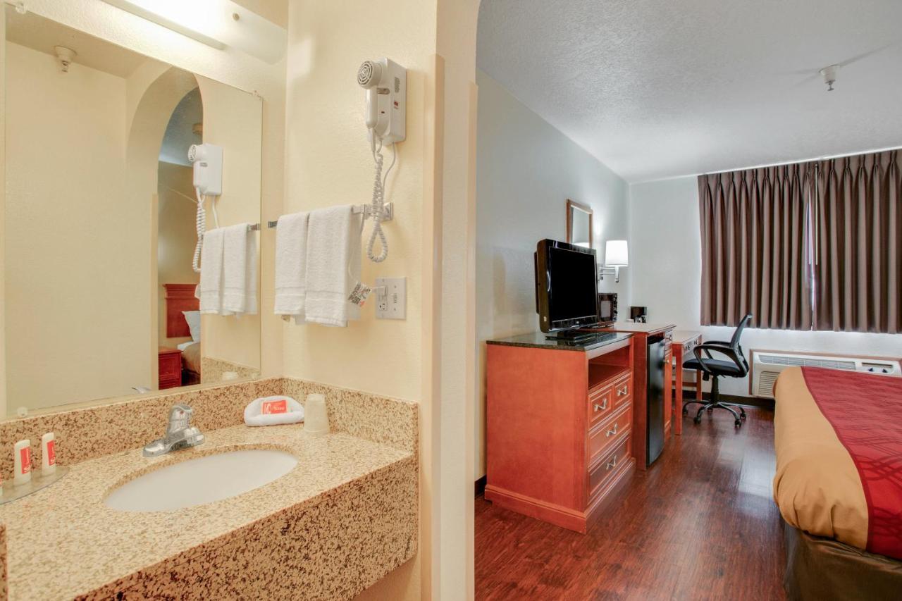 Econo Lodge Inn & Suites Albuquerque East I-40 Eubank Exit Eksteriør bilde